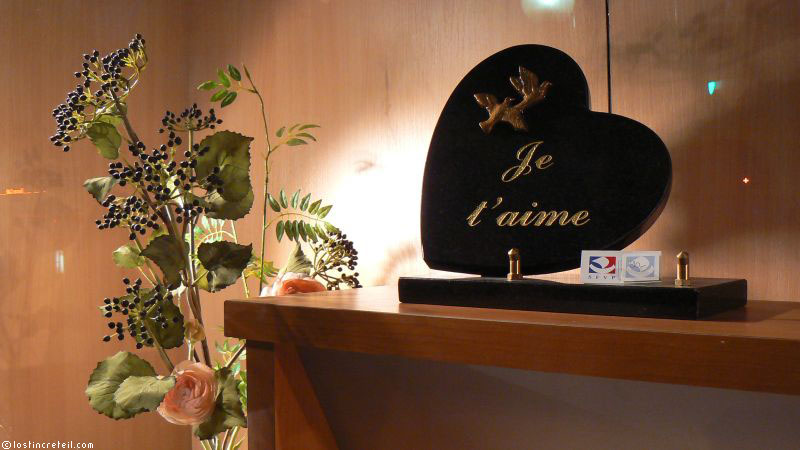 Funeral services of the city of Paris shop window